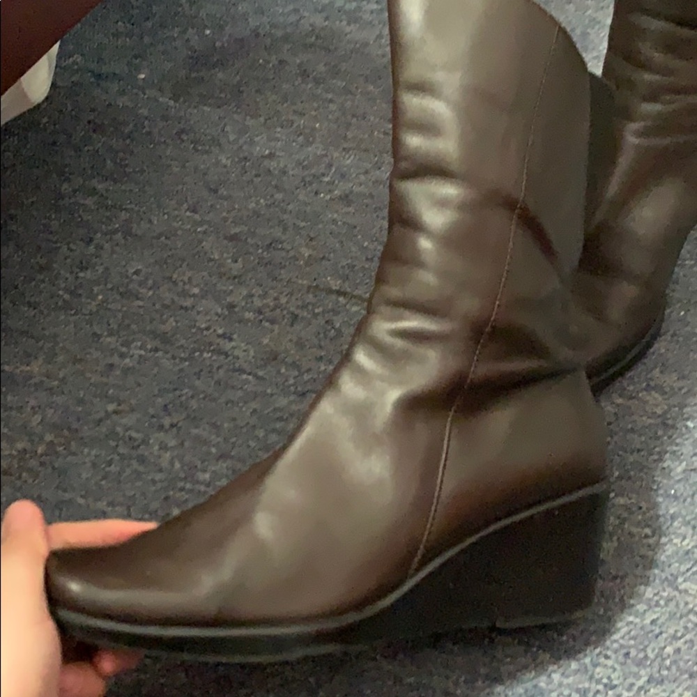 Boots - Picture 3 of 8